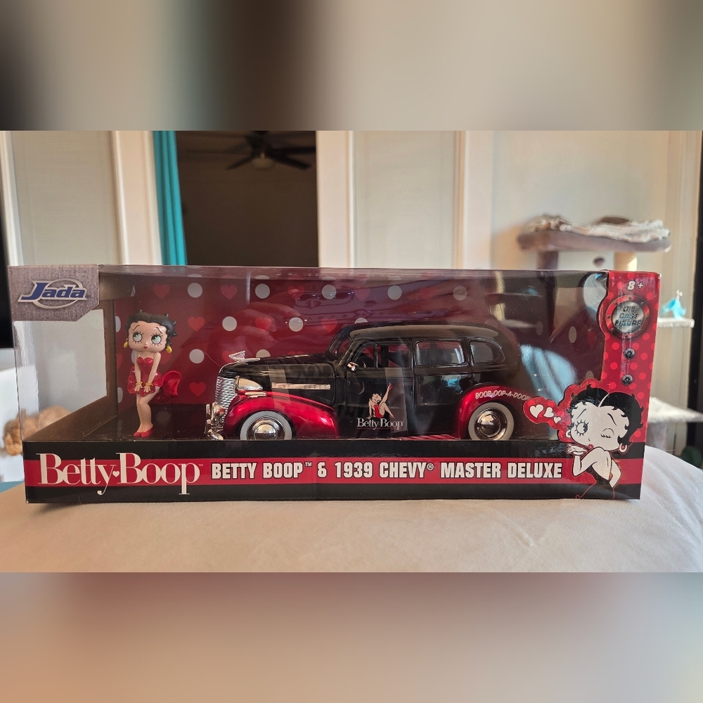 Betty Boop 1939 Chevy Master Deluxe Model